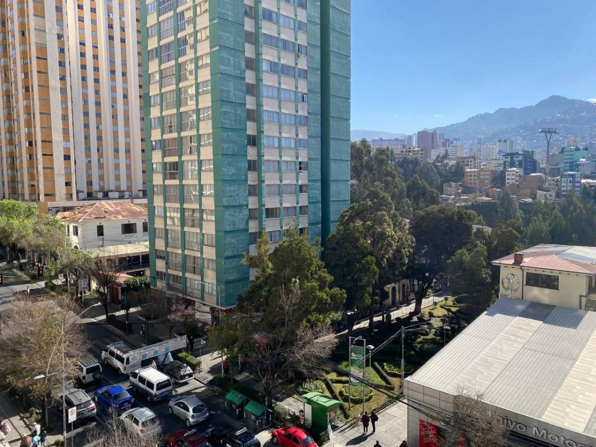 Departamento en San Jorge en La Paz 4 dormitorios 4 baños 1 parqueos Foto 7