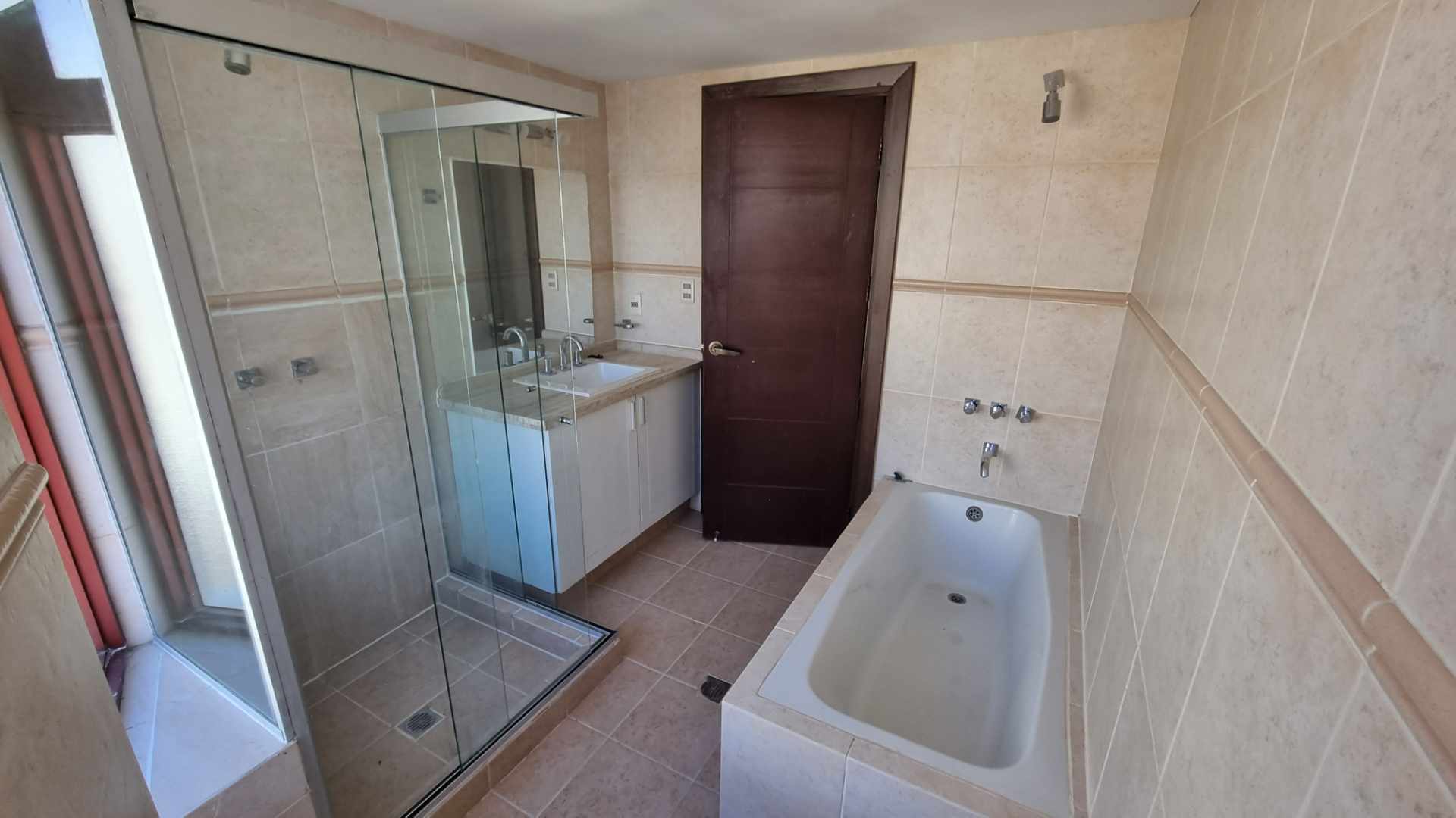Departamento en AlquilerCalacoto. Av, Fuerza Naval No. 30 esquina 24. B 3 dormitorios 4 baños 2 parqueos Foto 19