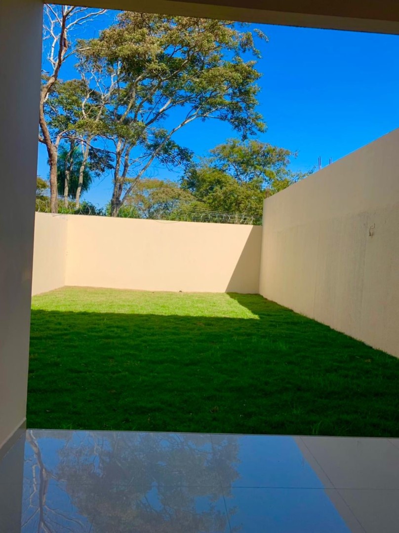 Casa en VentaCondominio Colonial Norte. Av. Bánzer km 8 1/2, atrás del Colegio Cambridge 3 dormitorios 3 baños 4 parqueos Foto 8