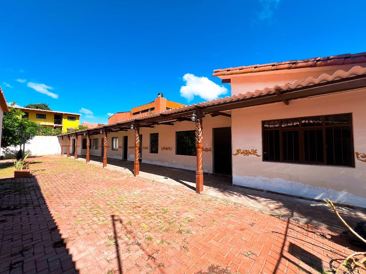 Local comercial en Villa 1ero de Mayo en Santa Cruz de la Sierra  3 baños  Foto 9