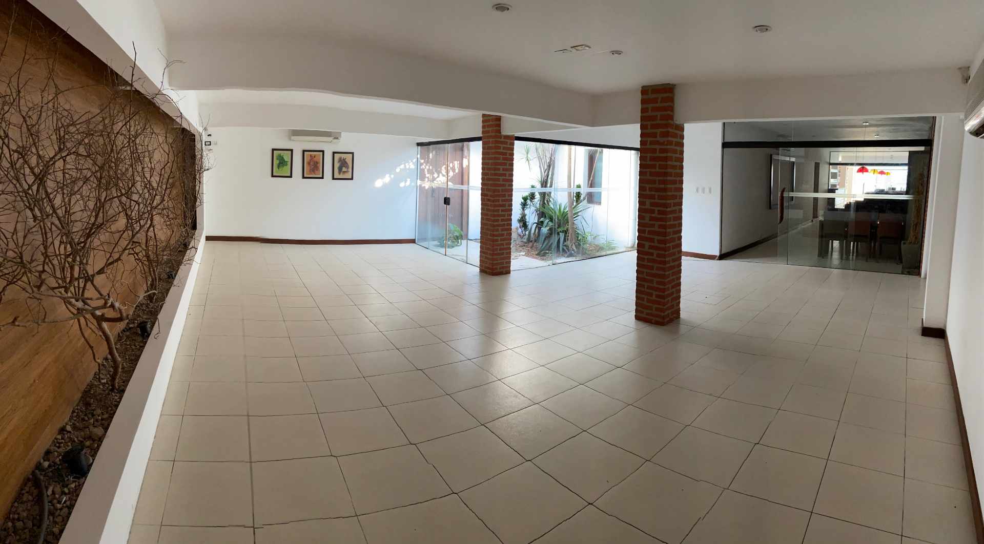 Local comercial en Entre 1er y 2do anillo Norte en Santa Cruz de la Sierra  3 baños  Foto 4