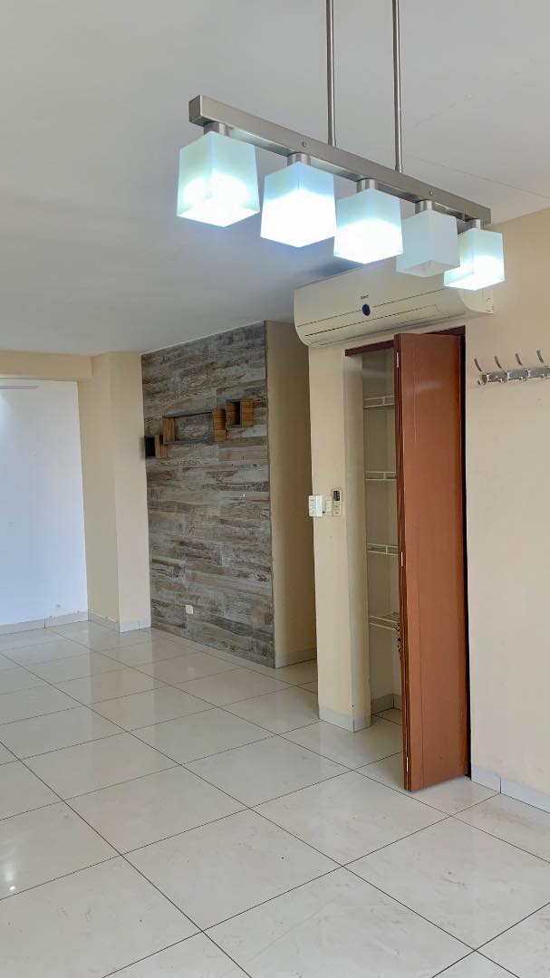 Departamento en AlquilerAV. ALEMANA entre 4to. Y 5to. anillo 4 dormitorios 3 baños 1 parqueos Foto 22