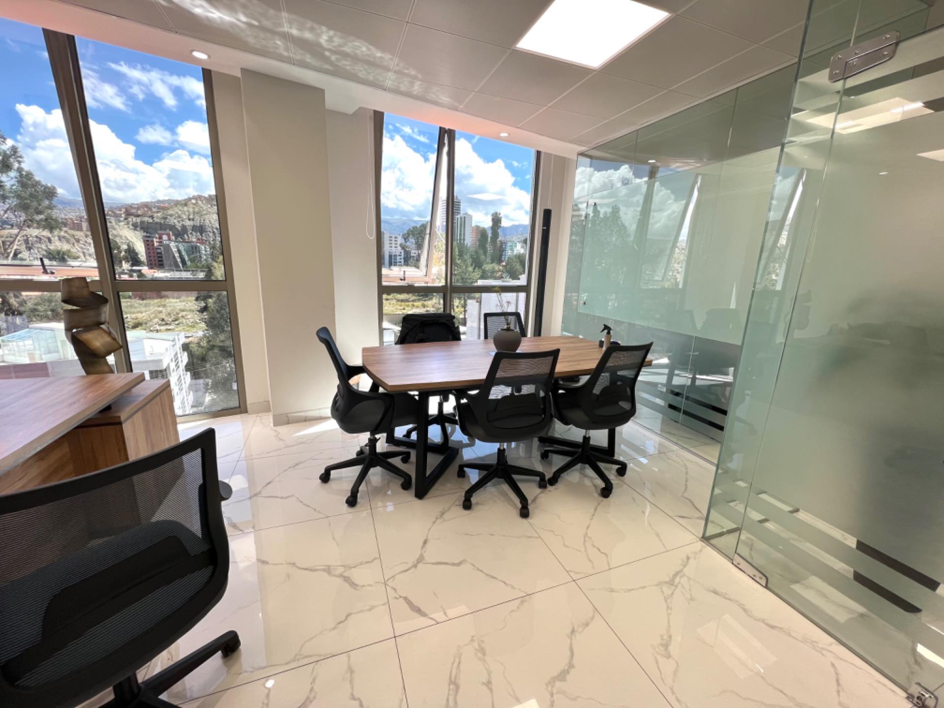 Oficina en Calacoto en La Paz 2 dormitorios 2 baños  Foto 8