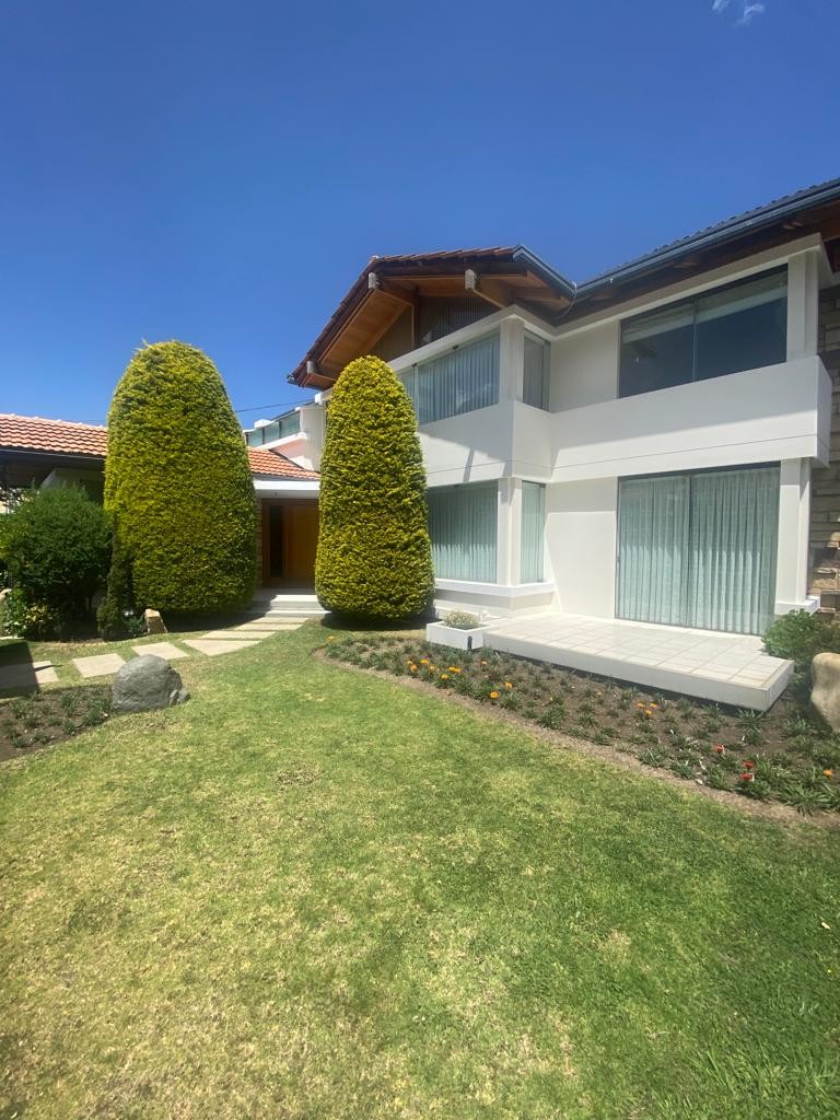 Casa Linda Casa Vacía en Alquiler o Venta
4 dormitorios en suite, Zona Irpavi
 Foto 6