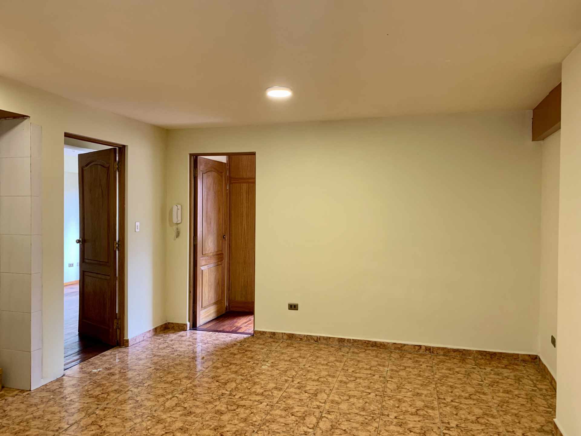 Departamento en Noroeste en Cochabamba 2 dormitorios 2 baños  Foto 3