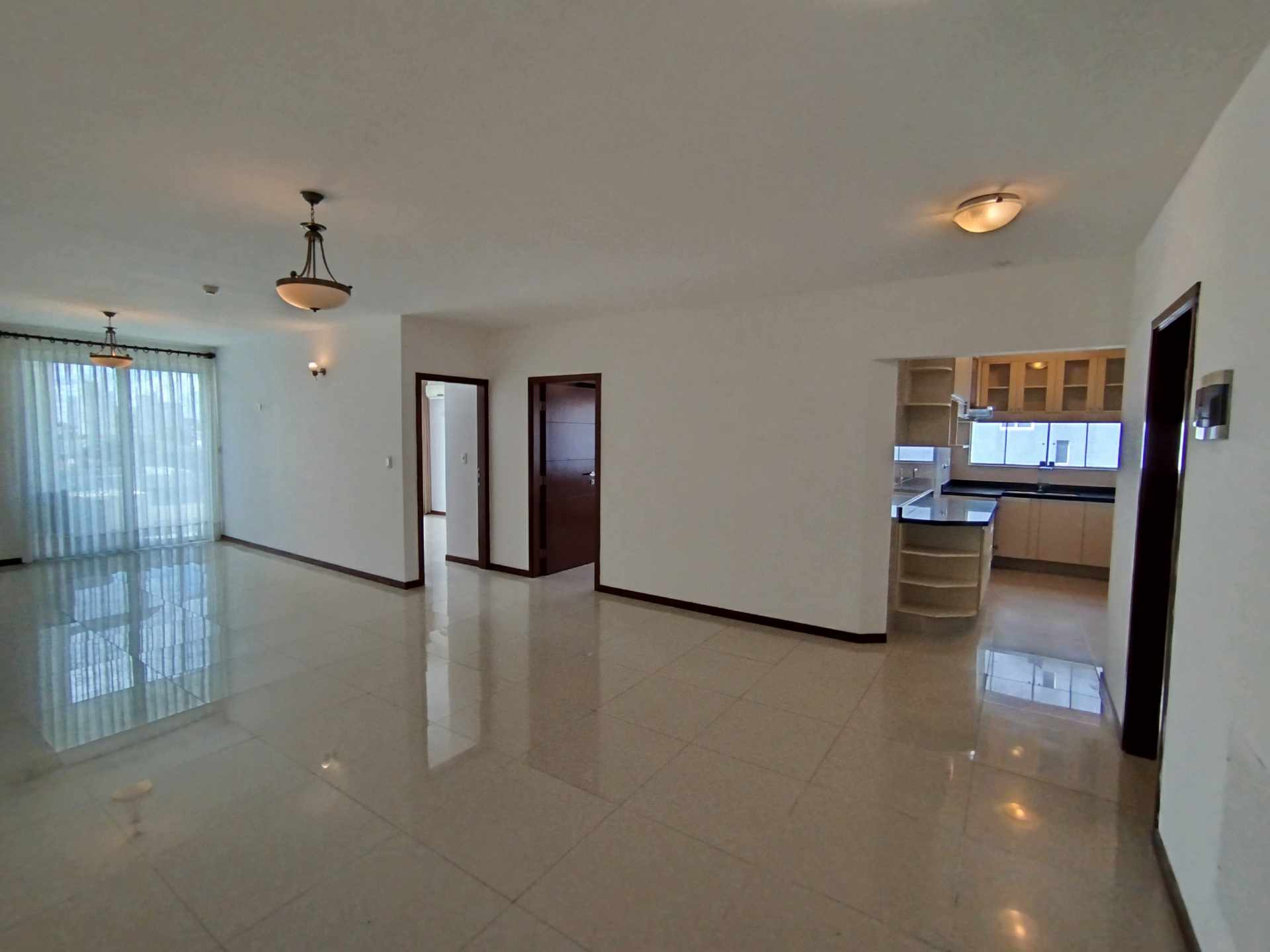 Departamento en Alquiler[CONDOMINIO FINOT| EQUIPETROL] ALQUILER AMPLIO DEPARTAMENTO 2 SUITES SIN MUEBLES CON BALCON PET FFRIENDLY Foto 2