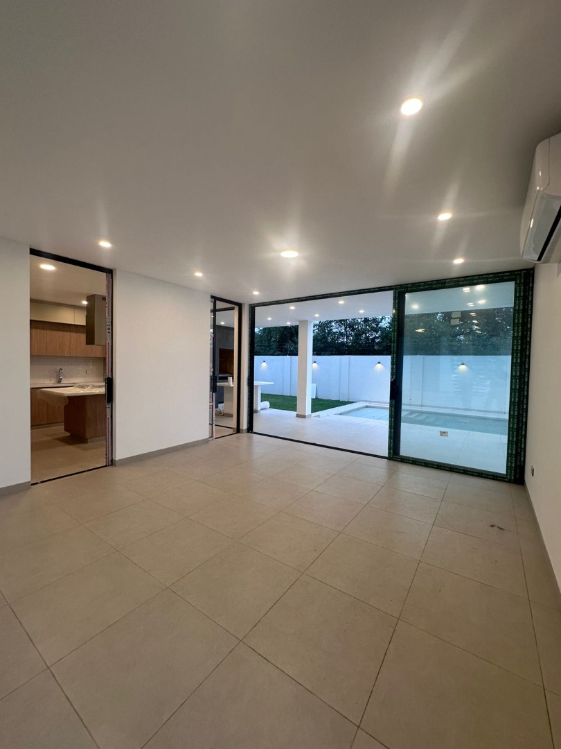 En Venta a $us 360,000 Foto 6