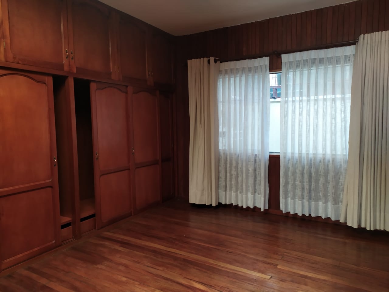 Casa en Miraflores en La Paz 4 dormitorios 4 baños 3 parqueos Foto 4