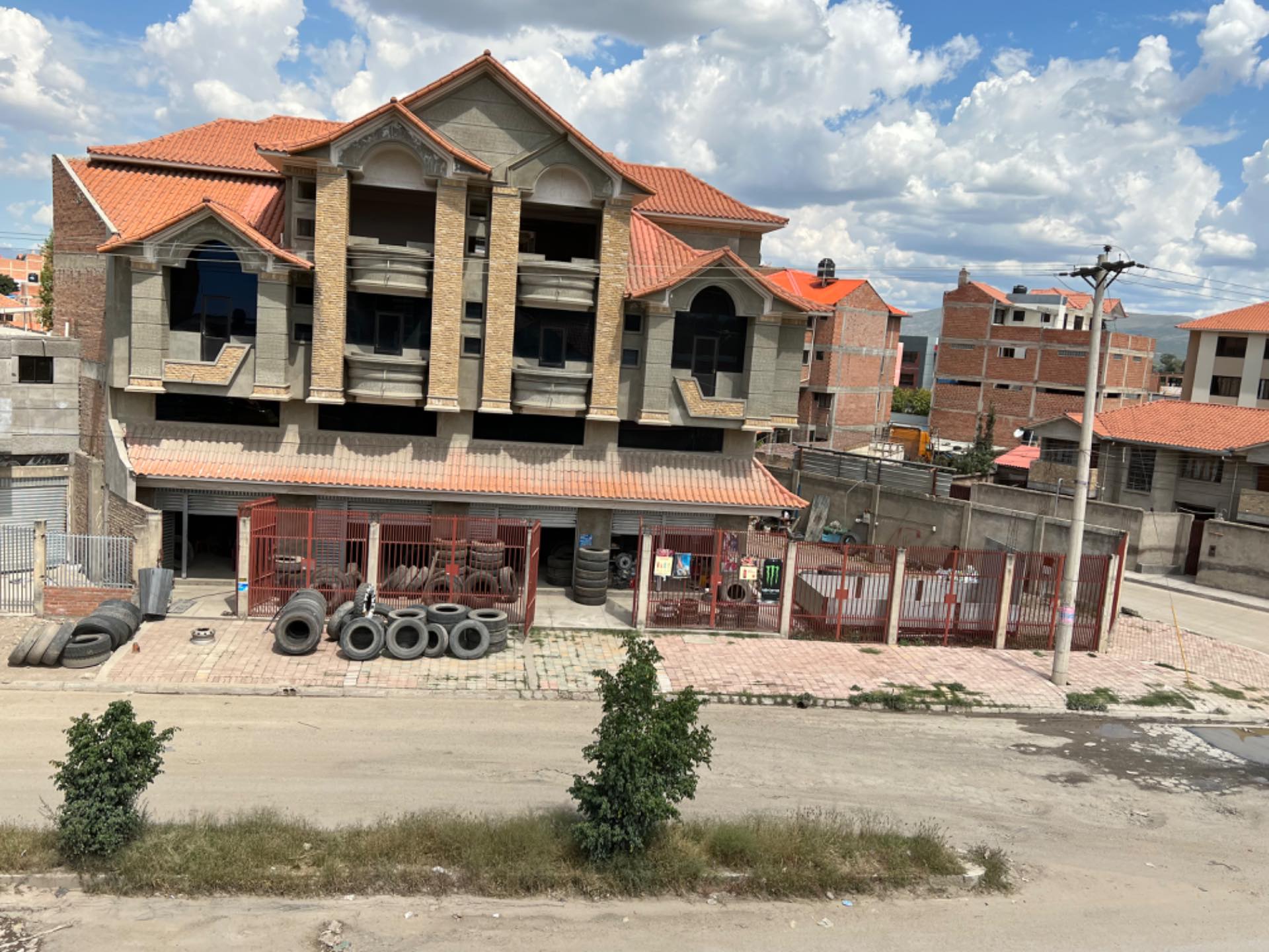 Casa en Quillacollo en Cochabamba 7 dormitorios 8 baños 1 parqueos Foto 1