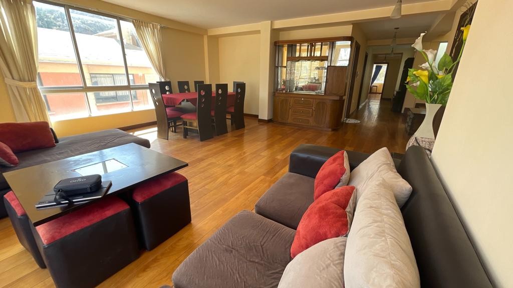 Departamento en AlquilerDEPARTAMENTO DUPLEX EN ALQUILER EN IRPAVI 4 dormitorios 5 baños 1 parqueos Foto 2