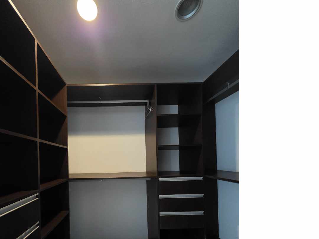 Departamento en AlquilerZona Norte 
6to. Anillo ( Av.Banzer y Beni)
Condominio Torres de  la Sierra 3 dormitorios 4 baños 1 parqueos Foto 15