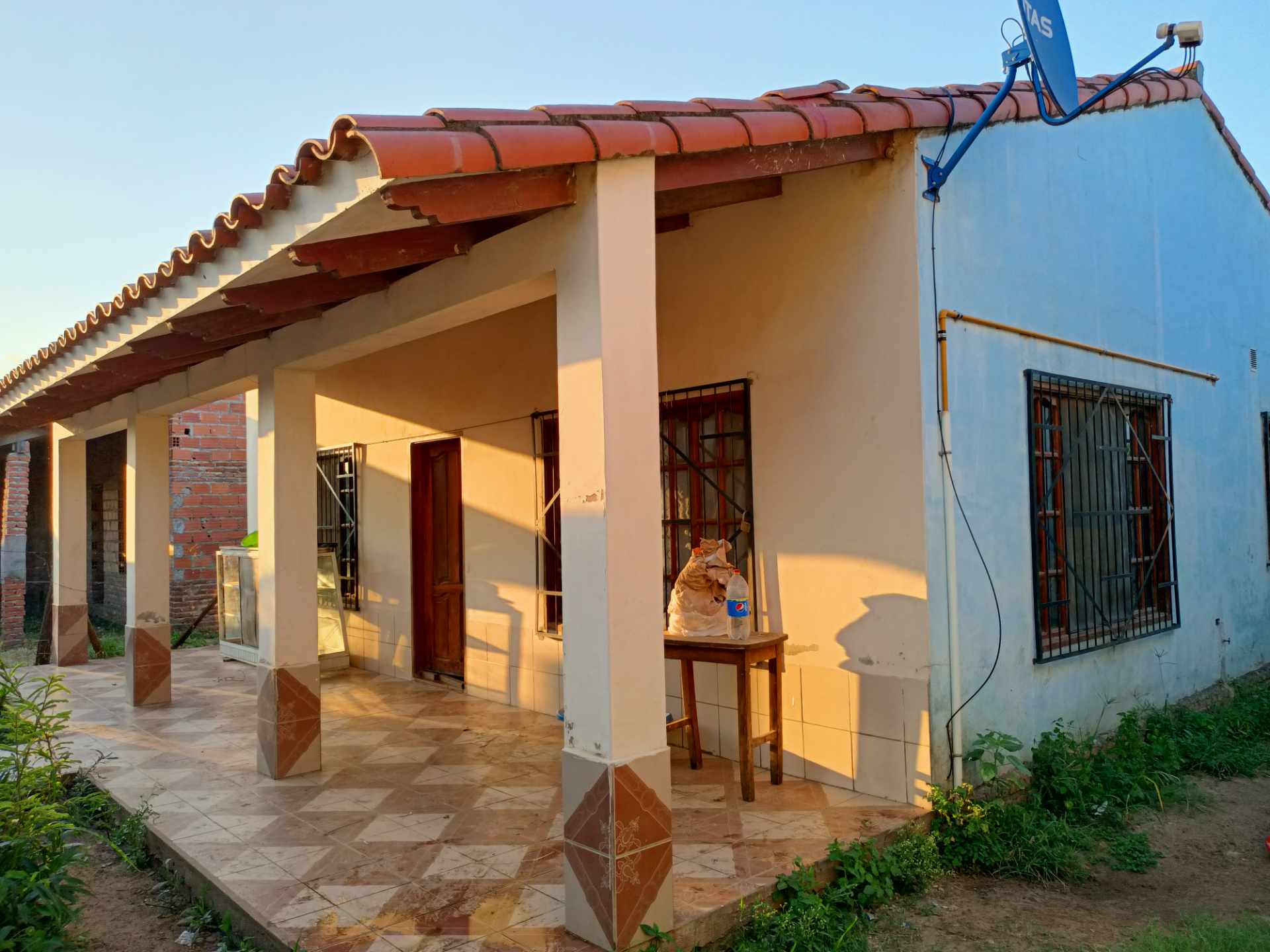 Casa Urb. Leónidas, Barrio el Terrado III. Cerca a Mercado Bicentenario Foto 2