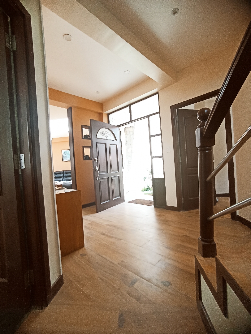 Casa en VentaACHUMANI LOMAS DE ACHUMANI  3 dormitorios 4 baños 2 parqueos Foto 17