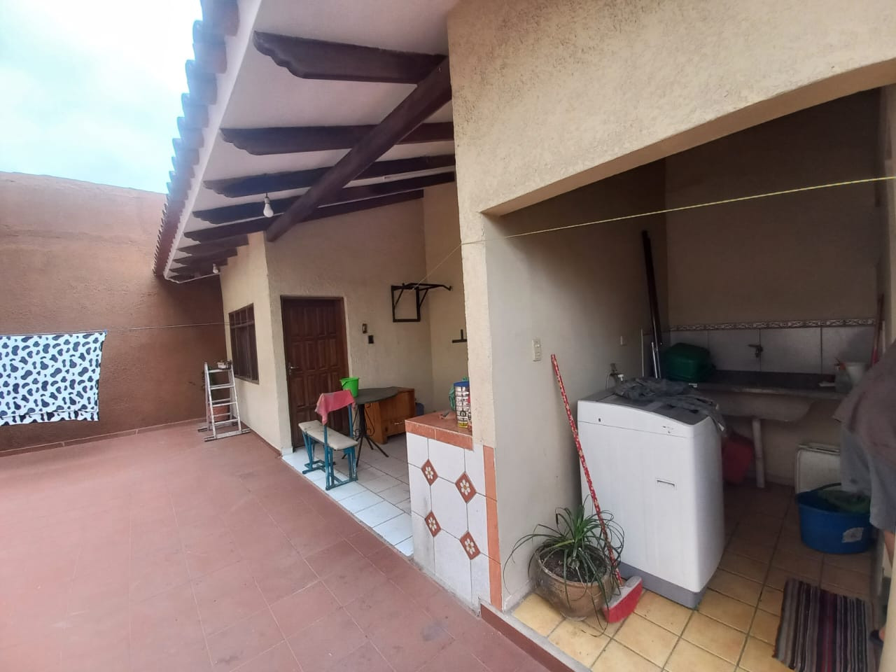 Casa en VentaAV. 2 DE AGOSTO 5 dormitorios 3 baños 2 parqueos Foto 5