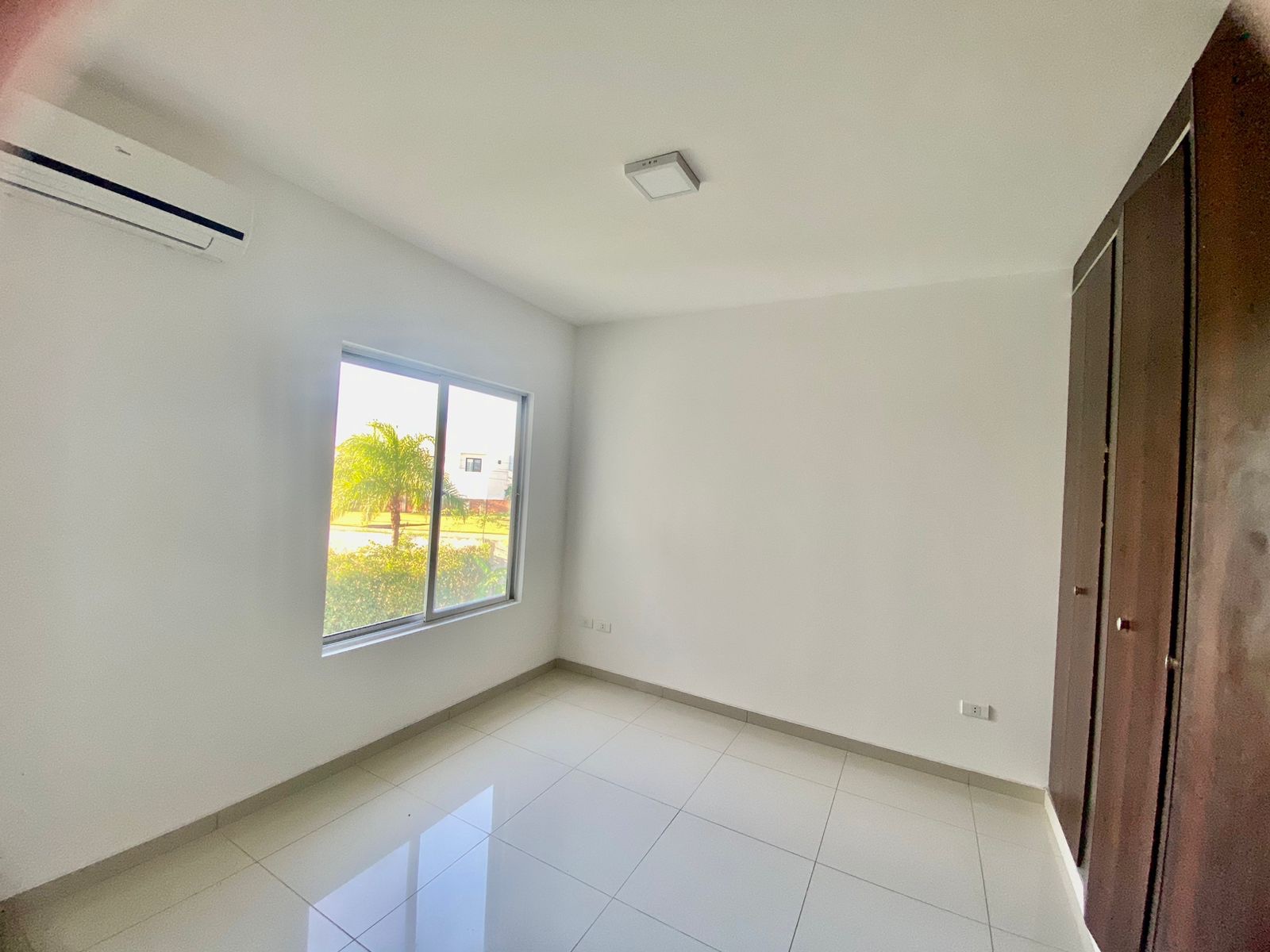 Casa en Urubó en Santa Cruz de la Sierra 3 dormitorios 4 baños 6 parqueos Foto 11