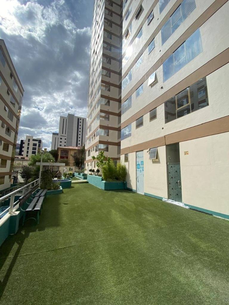 Departamento en Obrajes en La Paz 3 dormitorios 3 baños  Foto 2