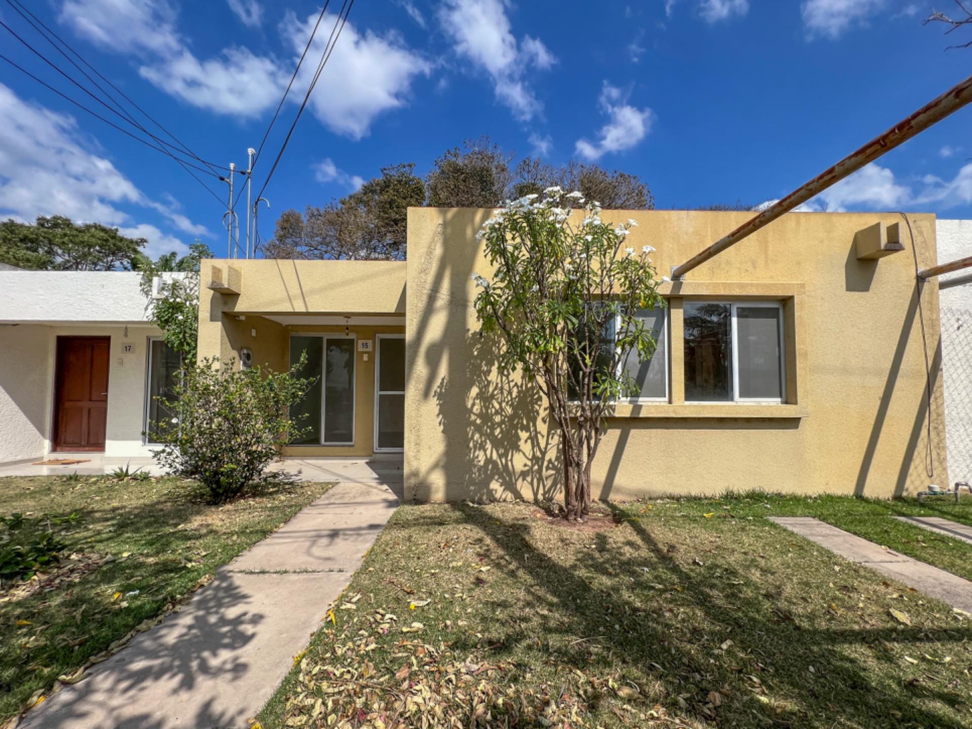 Casa en VentaAv BANZER 9no anillo  Foto 1