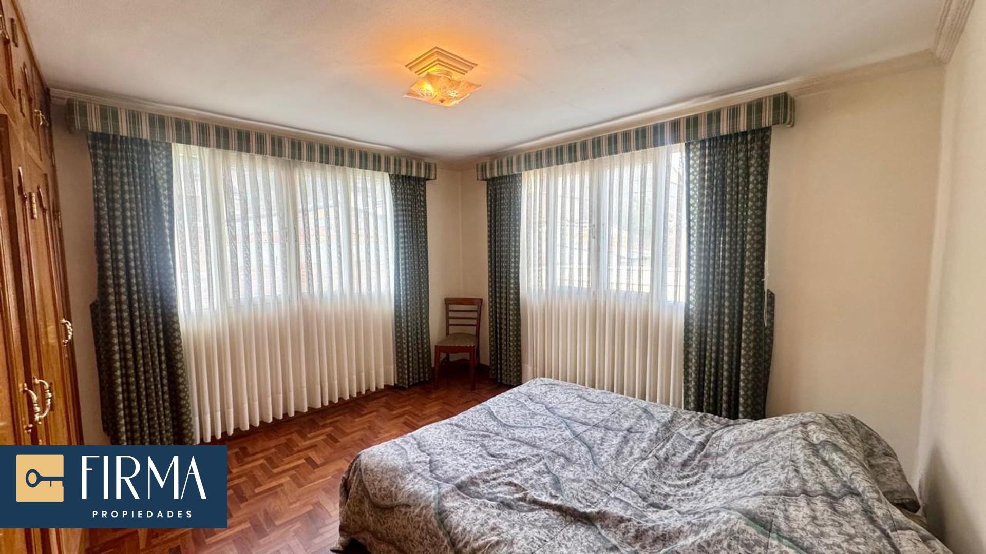 Casa en VentaCASA EN VENTA, ACHUMANI BAJO CALLE 17 4 dormitorios 4 baños 2 parqueos Foto 2