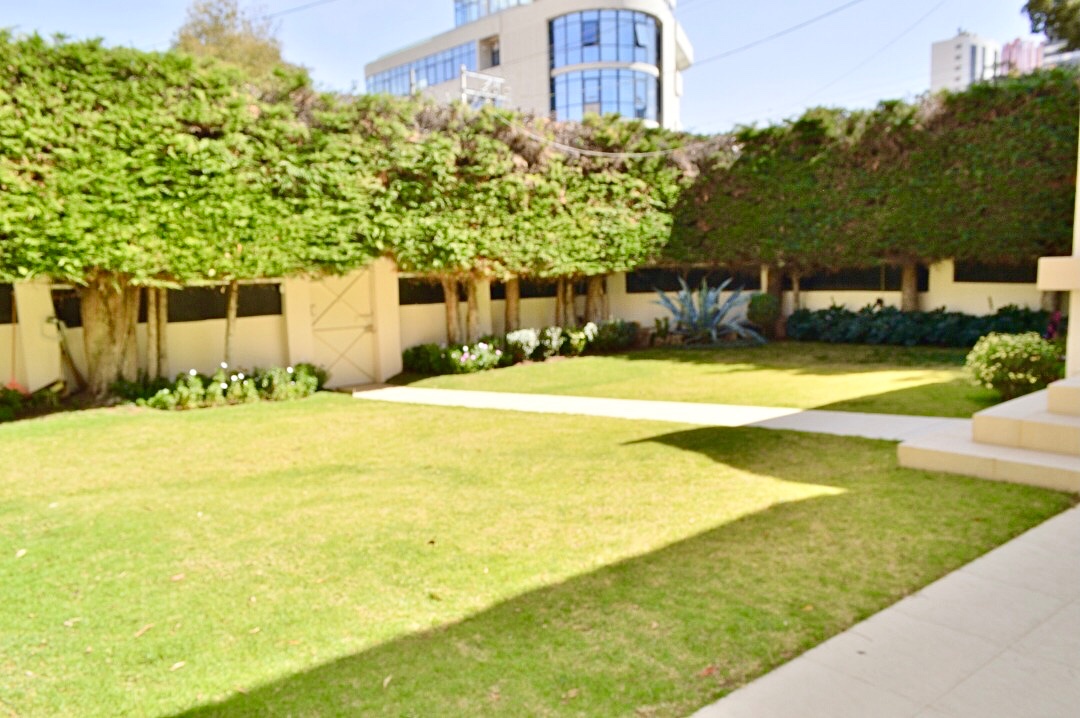 Casa CASA DE 5 DORMITORIOS EN ALQUILER, CALACOTO. PARA VIVIENDA Y OFICINA Foto 2