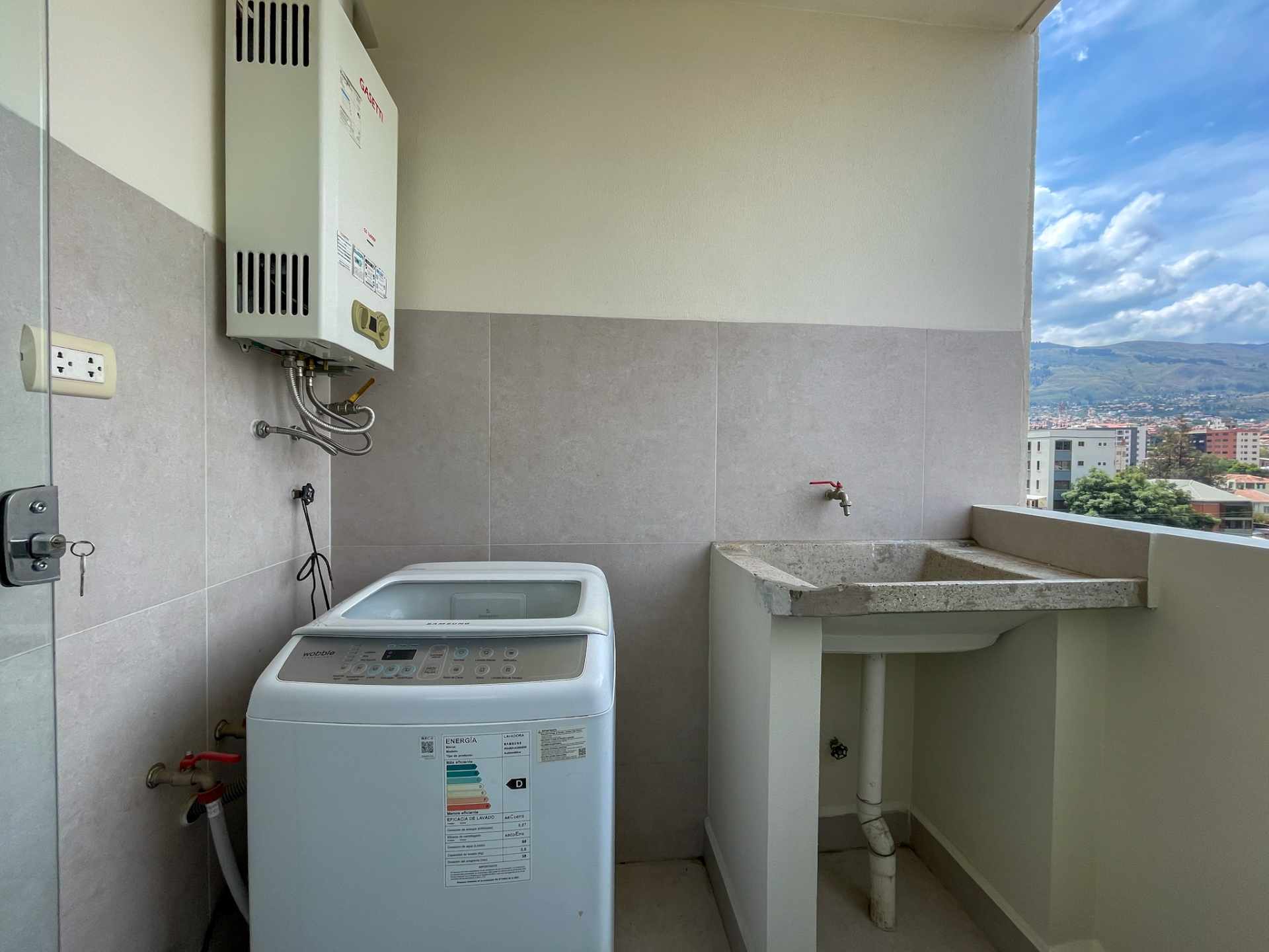 En Alquiler a $us 550 Foto 37