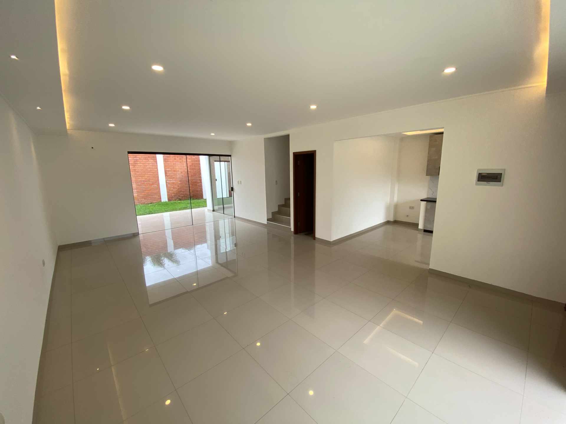 Casa en VentaCondominio Las Palmeras 2. Km 8 Carretera al Norte entrando por Mainter, al lado de ASAI NORTE.   4 dormitorios 4 baños 2 parqueos Foto 13