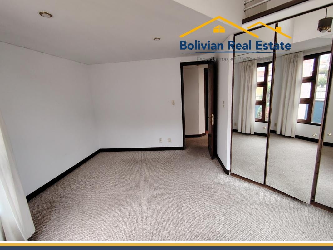 Casa en VentaACHUMANI - LA BARQUETA LINDA CASA EN VENTA  4 dormitorios 4 baños 4 parqueos Foto 7