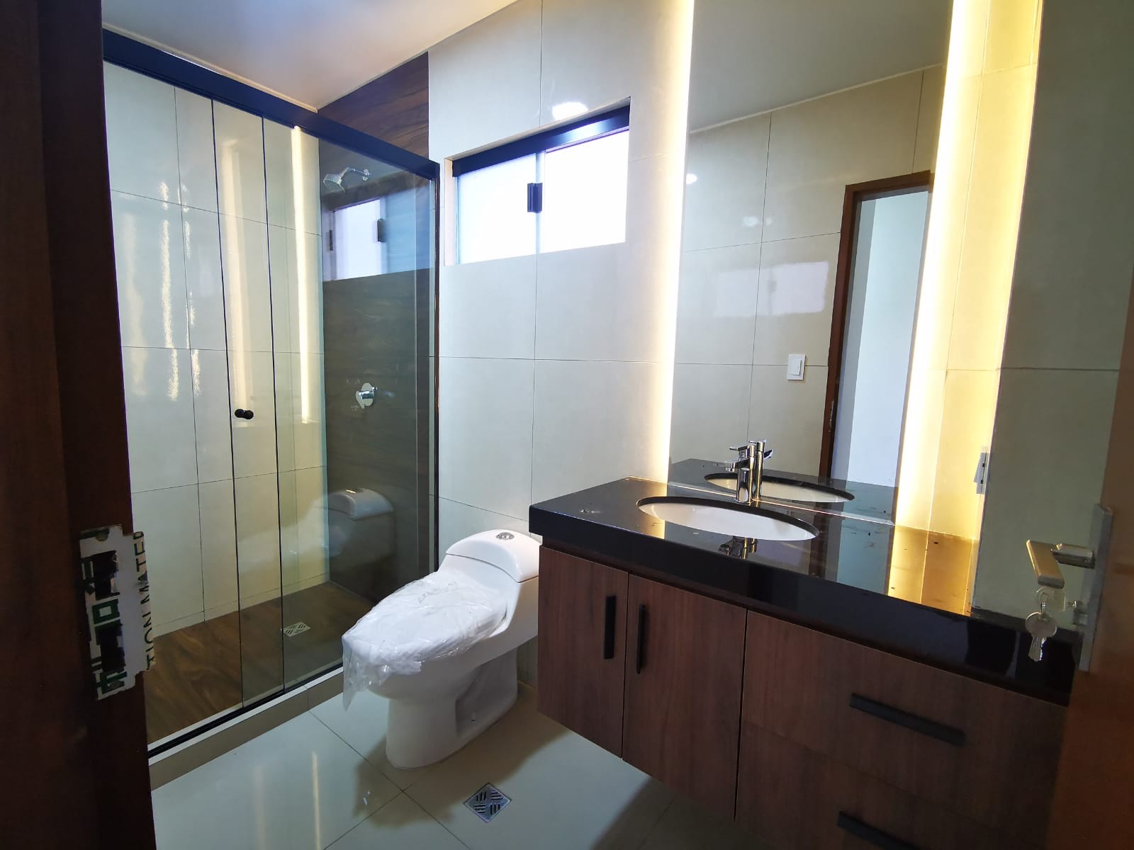 Casa en VentaAV. BANZER - CONDOMINIO CASA DE  CAMPO 4 dormitorios 4 baños 2 parqueos Foto 16