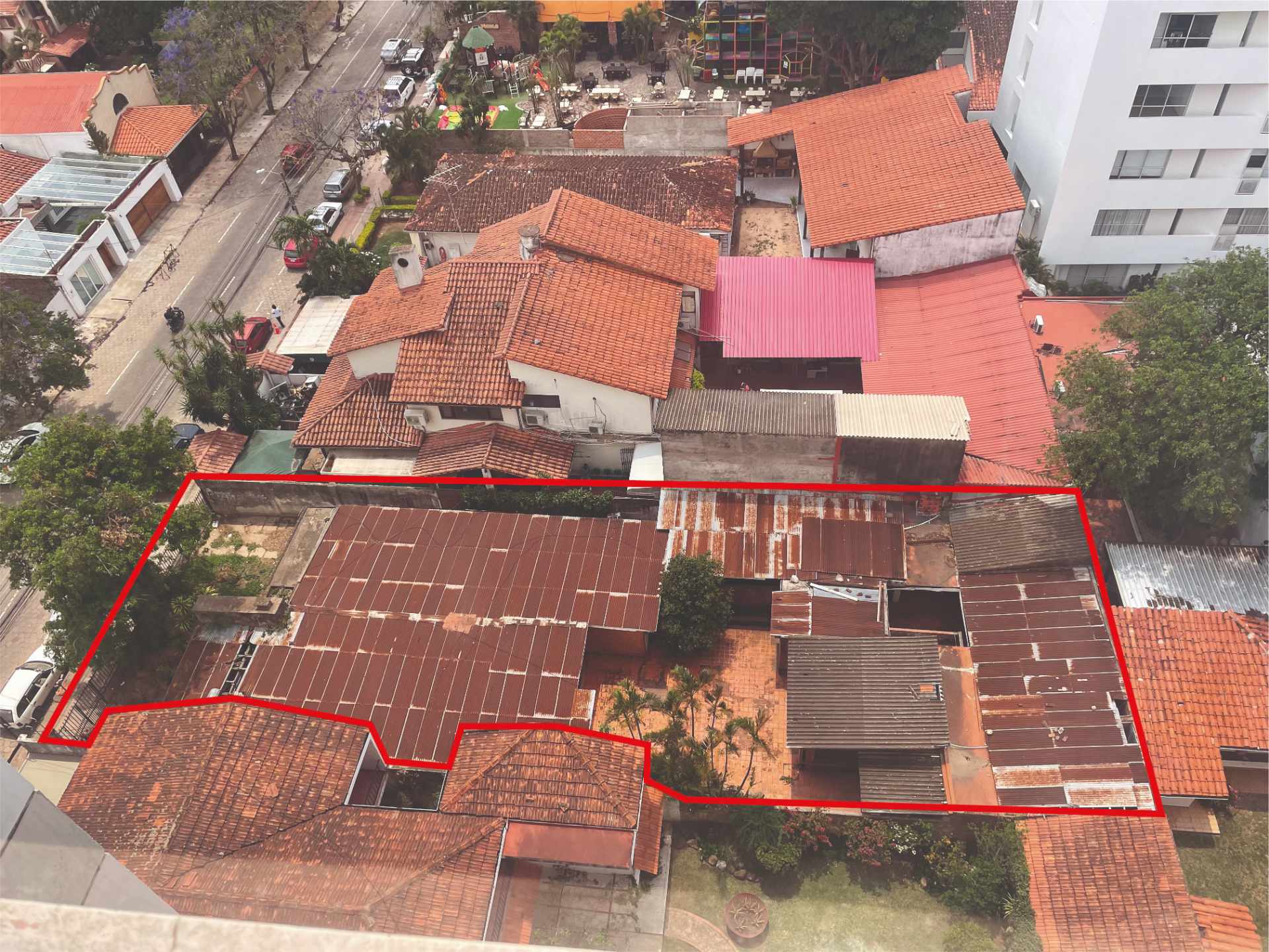 Terreno en VentaTerreno en Venta Zona Céntrica, Plaza Blacutt, con Ubicación Estratégica  Foto 7