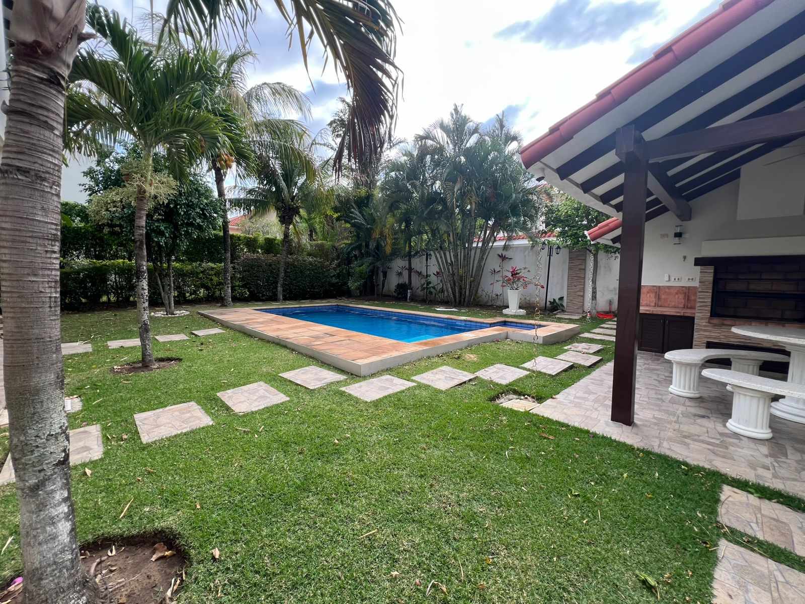 Casa en AlquilerCONDOMINIO JARDINES DL URUBO I Foto 3