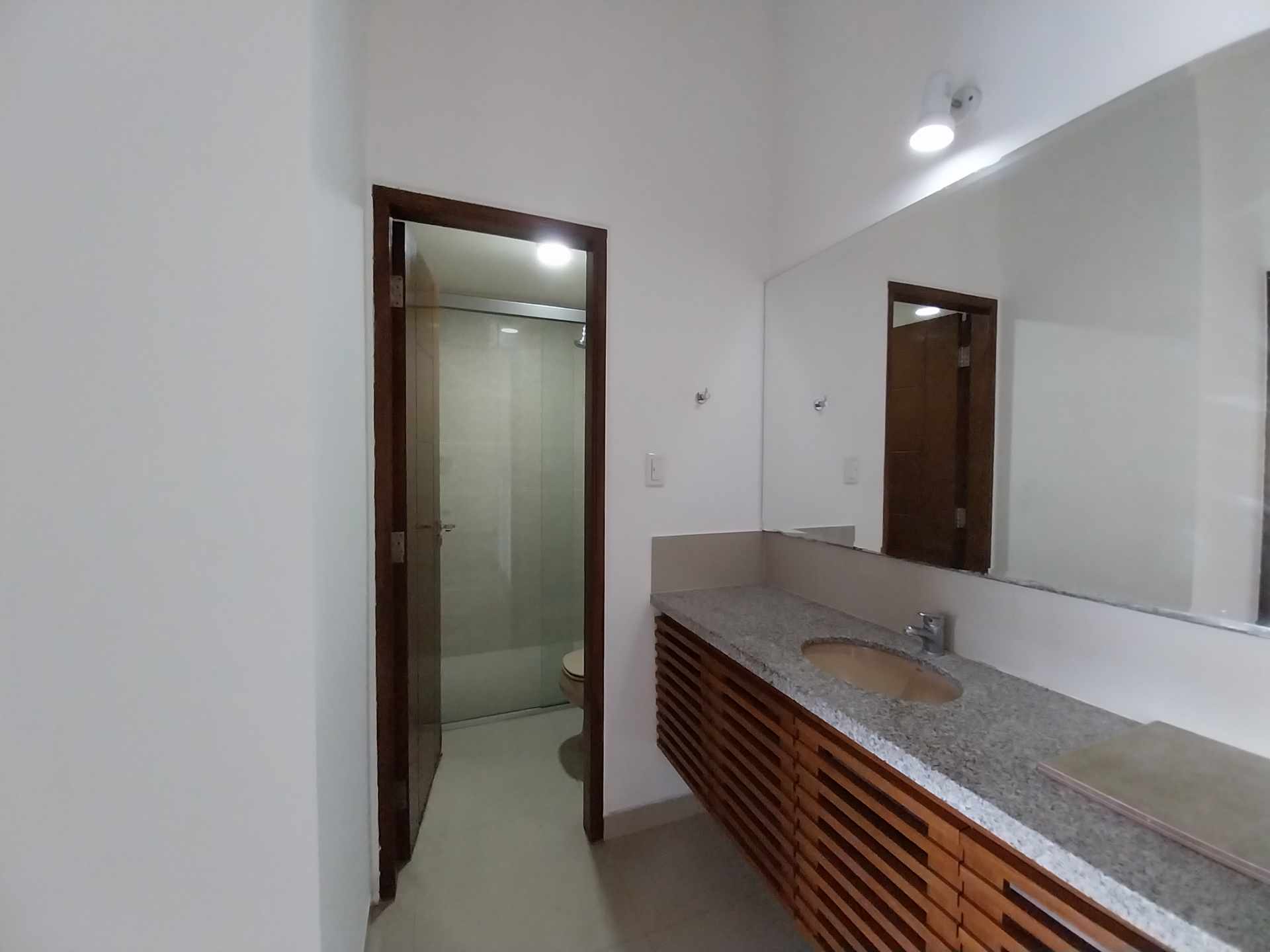 Casa en AlquilerAV. BANZER (6º y 7º Anillo)📍 Ubicación: Detrás del Hipermaxi Foto 11