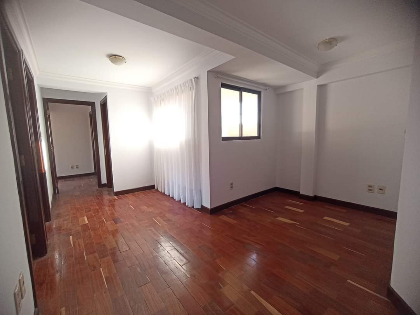 Departamento en Cota Cota en La Paz 3 dormitorios 4 baños 1 parqueos Foto 3