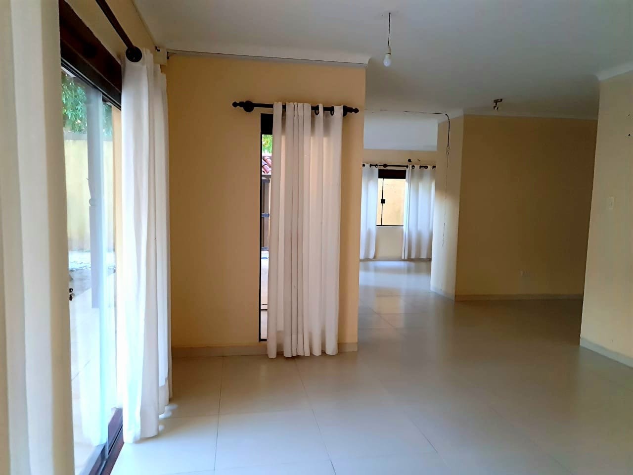 En Alquiler a $us 1,700 Foto 4