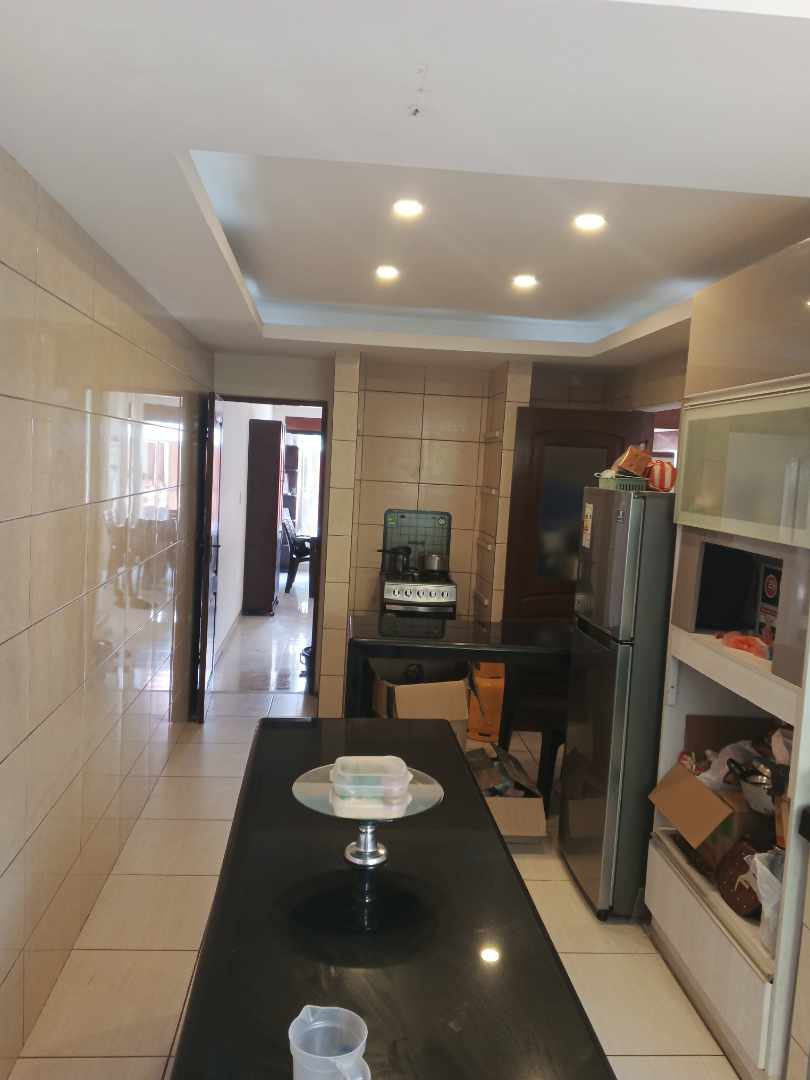 Casa en Entre 4to y 5to anillo Oeste en Santa Cruz de la Sierra 4 dormitorios 4 baños 2 parqueos Foto 13