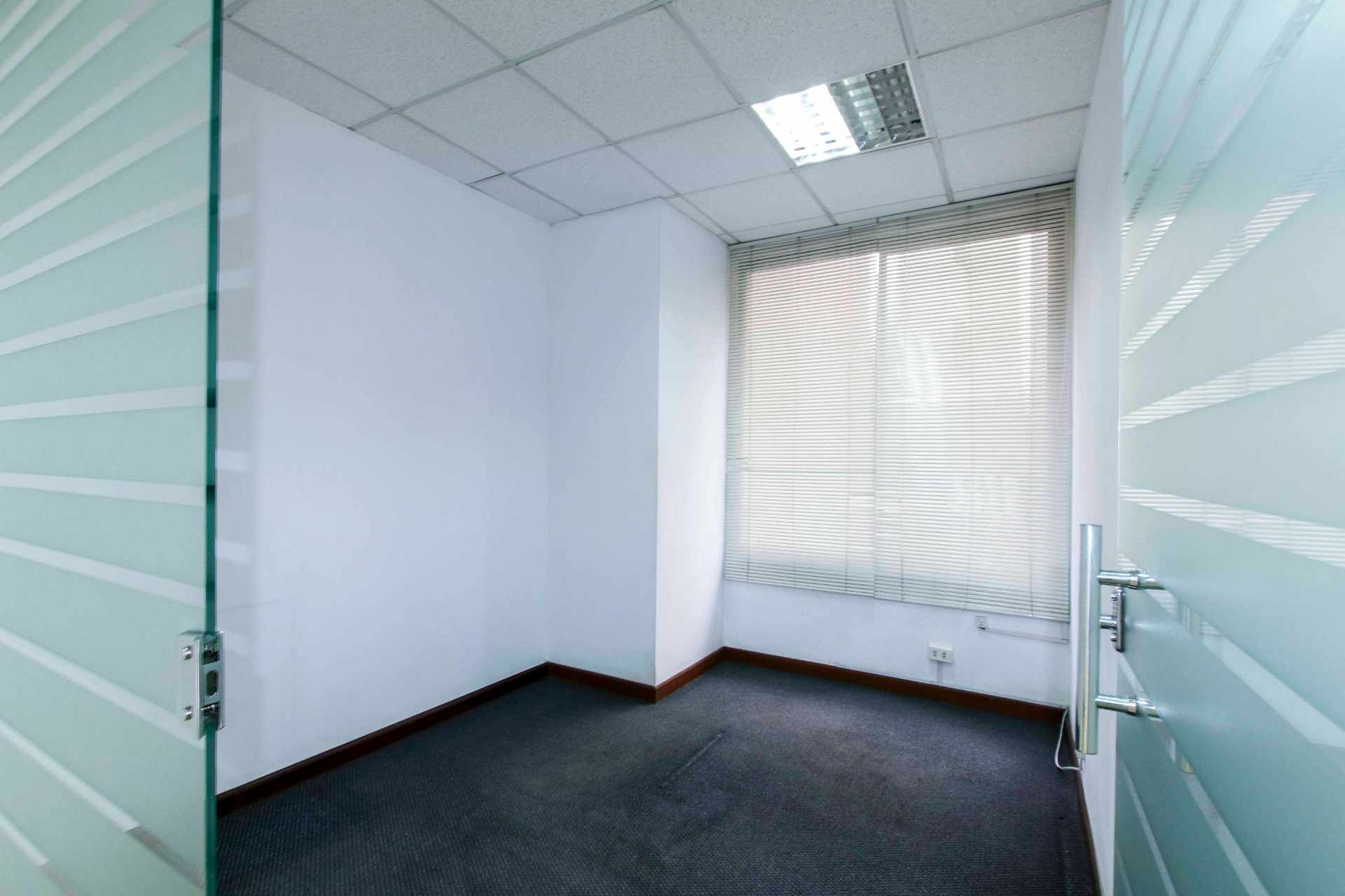 Oficina  Edificio Torre Norte, Av. América entre Villarroel - Norte Foto 12