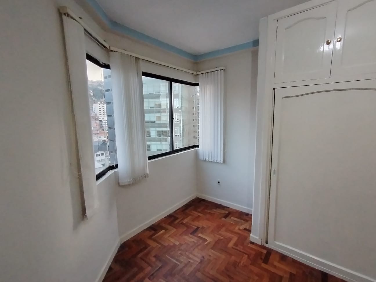 Departamento en Alquiler6 de agosto esquina campos , zona de San Jorge 4 dormitorios 3 baños 1 parqueos Foto 15