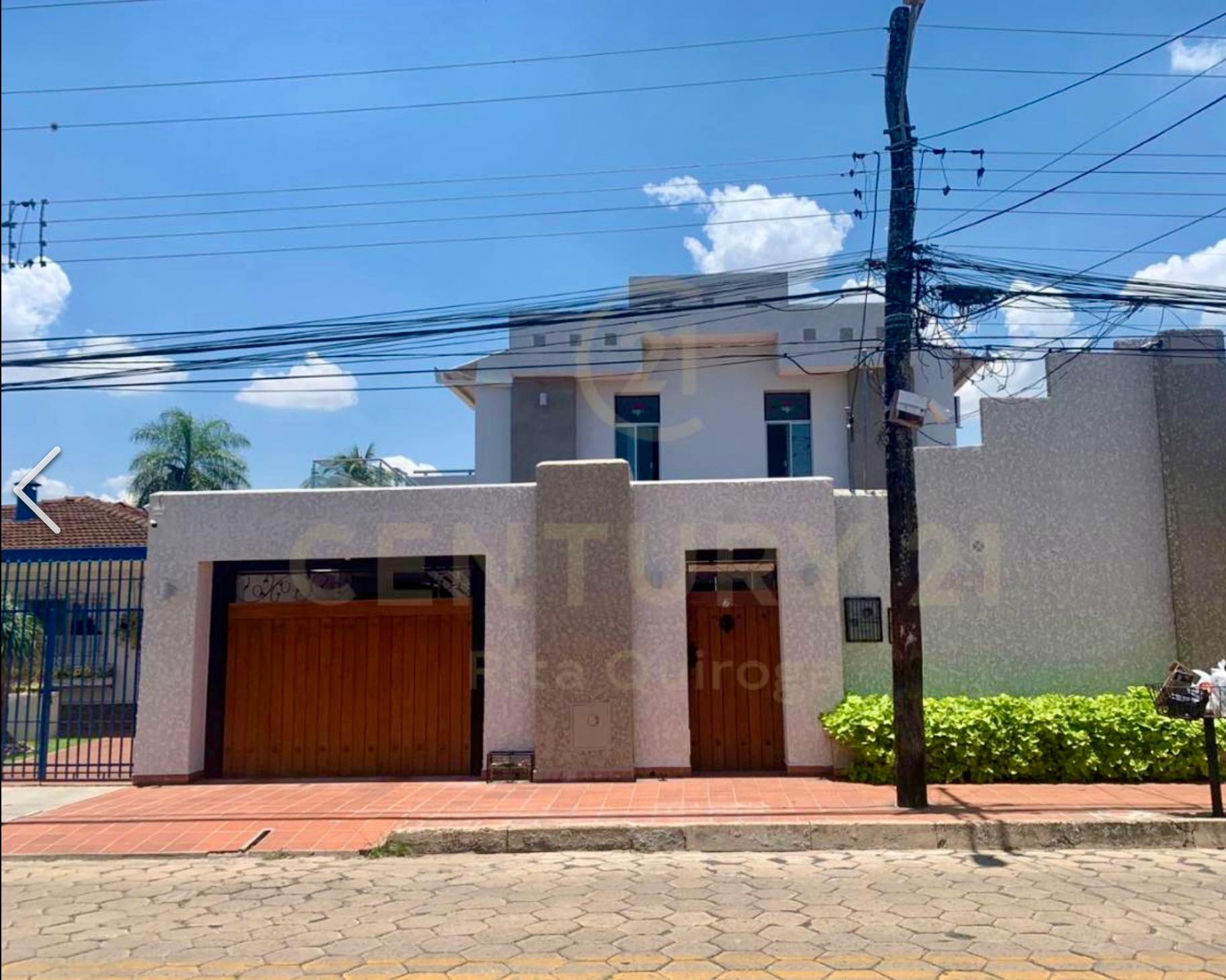 Casa en VentaBarrio Hamacas, Av. Beni entre 3er y 4to anillo 3 dormitorios 5 baños 2 parqueos Foto 1