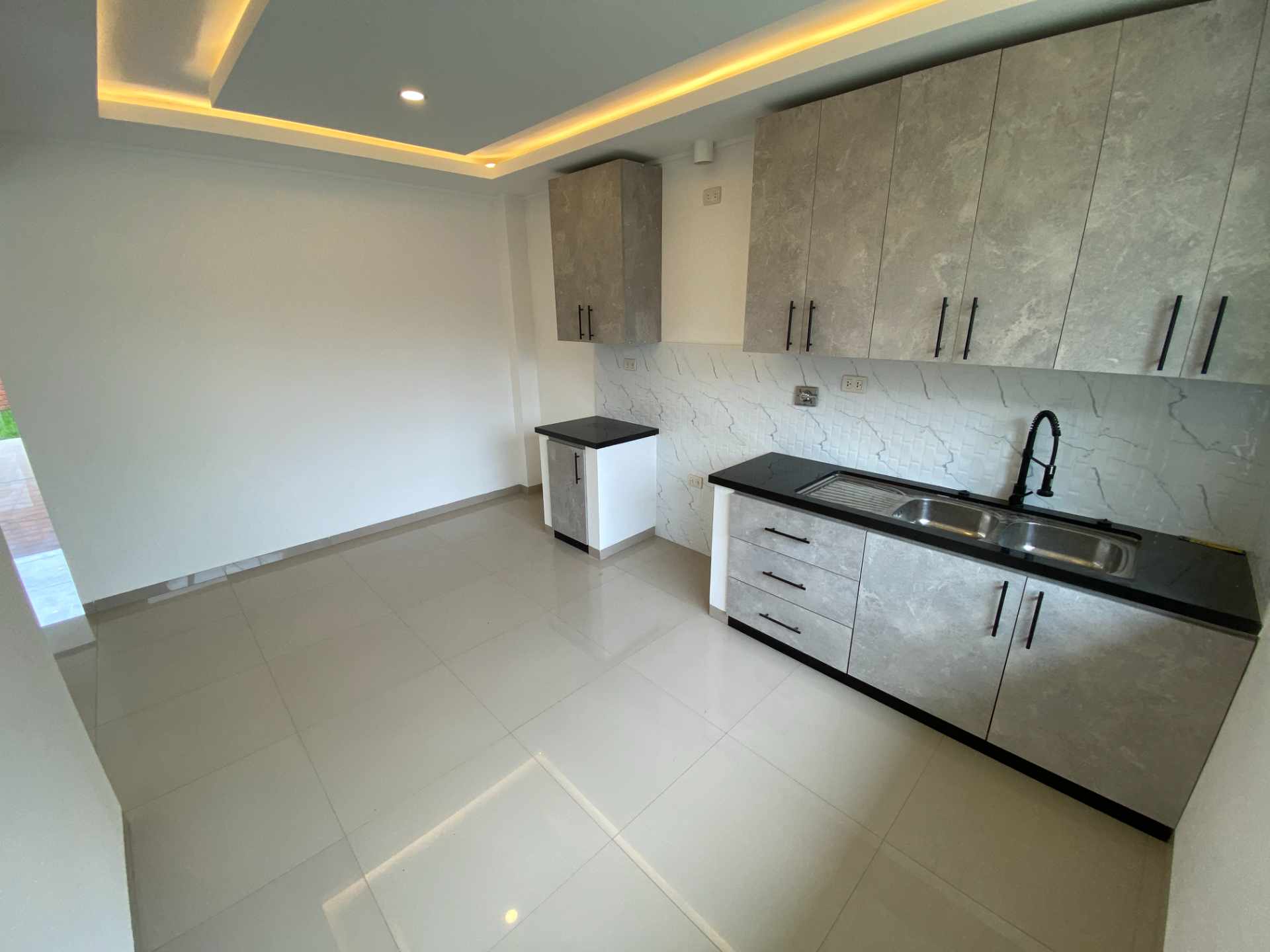 Casa en VentaCondominio Las Palmeras 2. Km 8 Carretera al Norte entrando por Mainter, al lado de ASAI NORTE.   4 dormitorios 4 baños 2 parqueos Foto 10