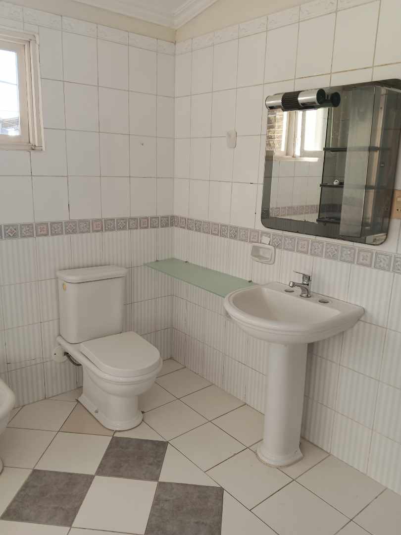 Casa en AlquilerAlquiler de Casa sobre Av 3er Anillo  5 dormitorios 4 baños 2 parqueos Foto 16