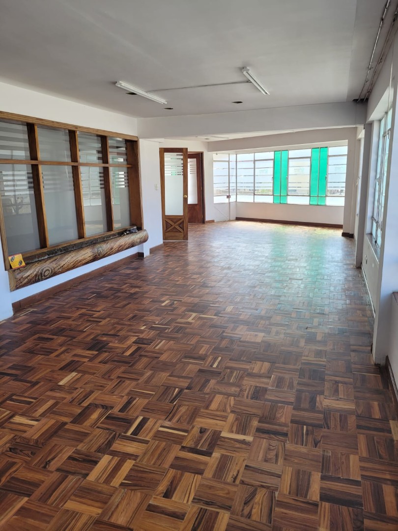 Casa en AlquilerSOPOCACHI -  CASA EN ALQUILER O VENTA -  PARA OFICINAS - 3 PLANTAS  21 dormitorios 5 baños 5 parqueos Foto 2