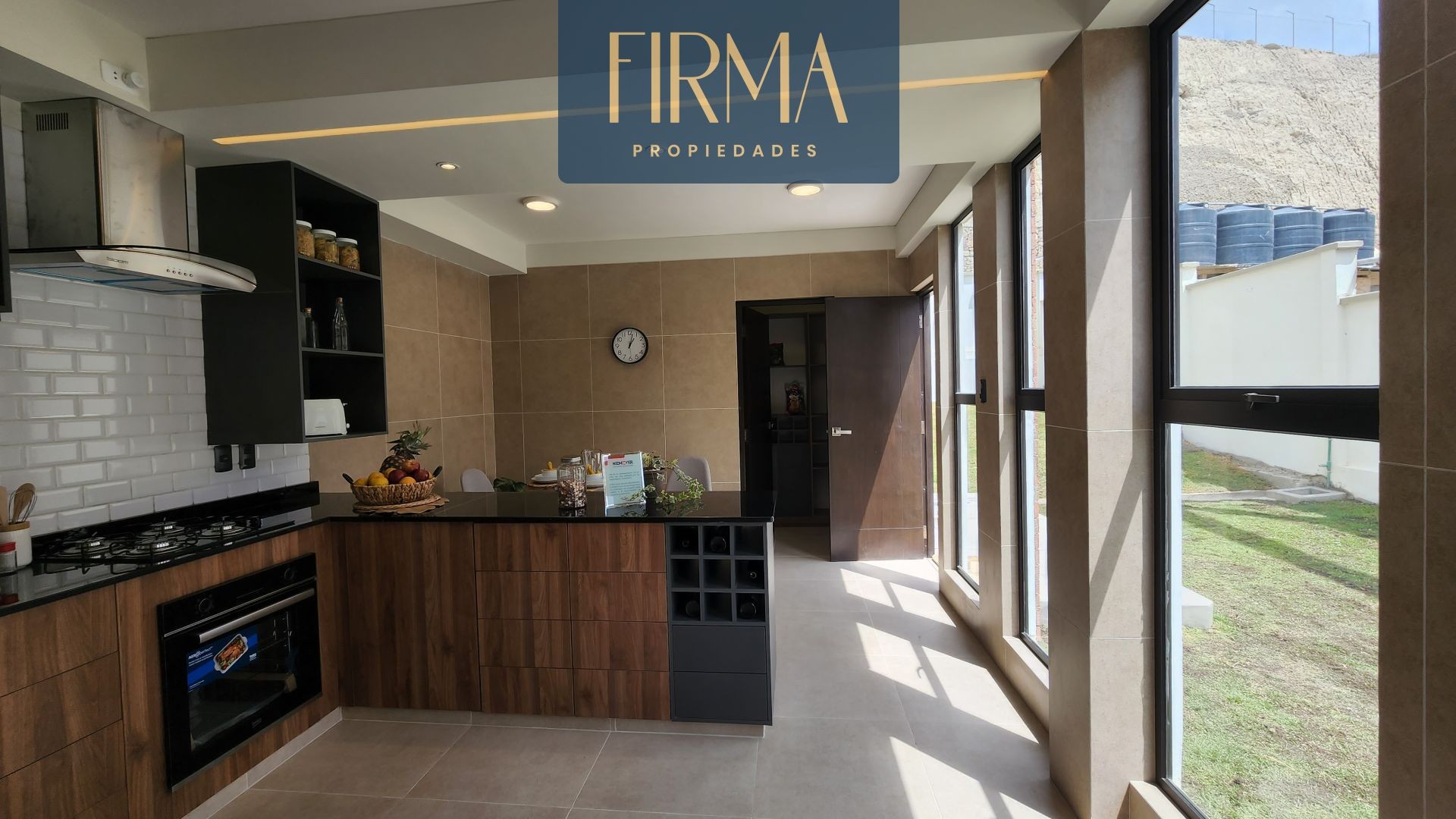 Casa en Mallasilla en La Paz 3 dormitorios 5 baños 2 parqueos Foto 3