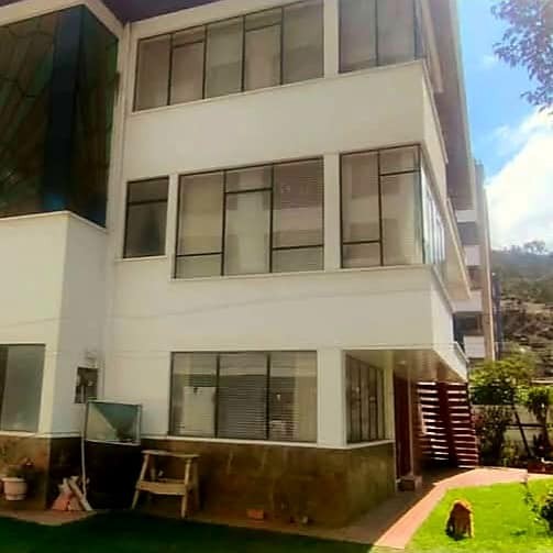 Casa en VentaIrpavi 7 dormitorios 5 baños 3 parqueos Foto 1