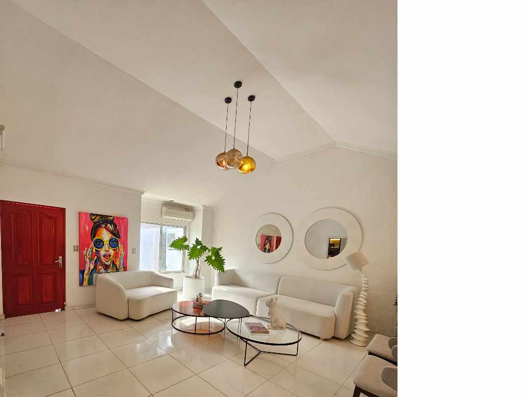 Casa en VentaZona Oeste
3er y 4to Anillo Av. PIRAÍ 
(Barrio Las Palmas) 4 dormitorios 4 baños 2 parqueos Foto 8
