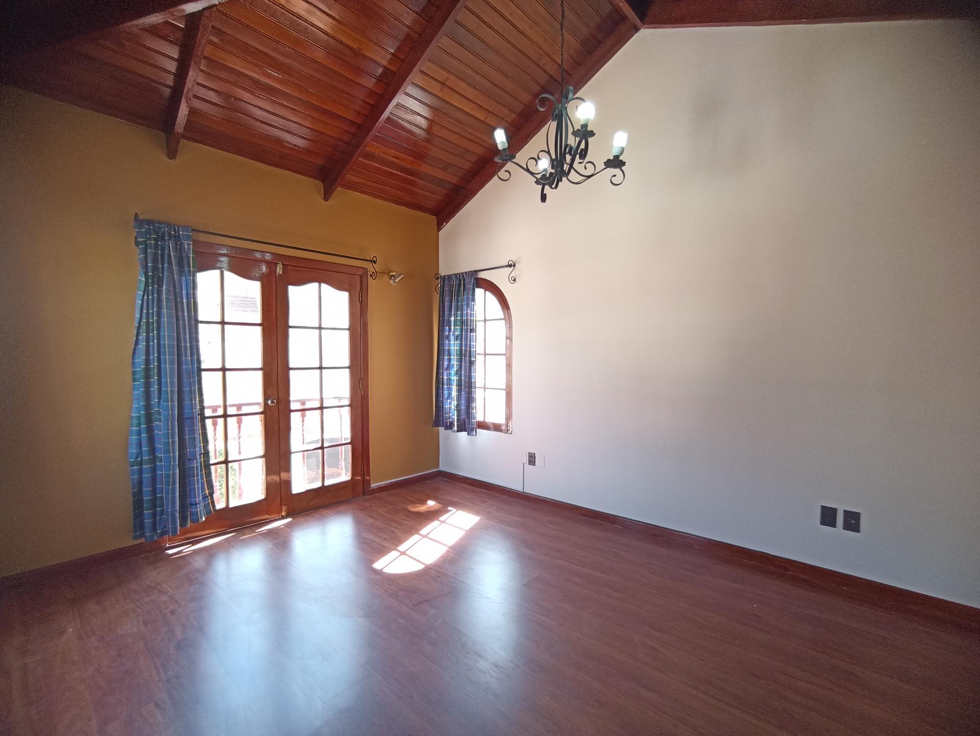 Casa en AlquilerACHUMANI  4 dormitorios 7 baños 2 parqueos Foto 22