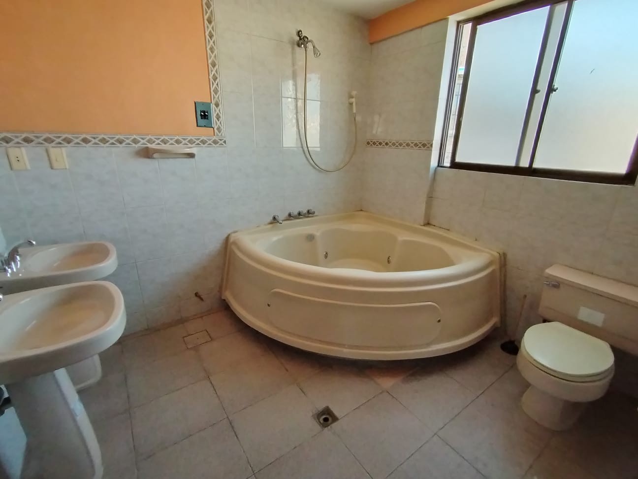 Departamento en AlquilerAvenida 31 de Octubre esquina calle 7 Zona Villa San Antonio 3 dormitorios 3 baños  Foto 5