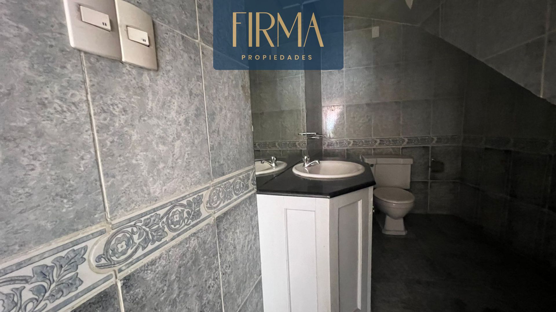 Casa en VentaCOMPRA ESTA CASA EN MIRAFLORES 8 dormitorios 5 baños 2 parqueos Foto 3