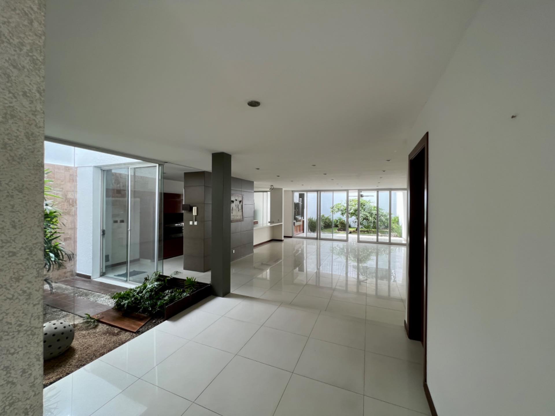 Casa Equipetrol Norte frente Mall Ventura Foto 6