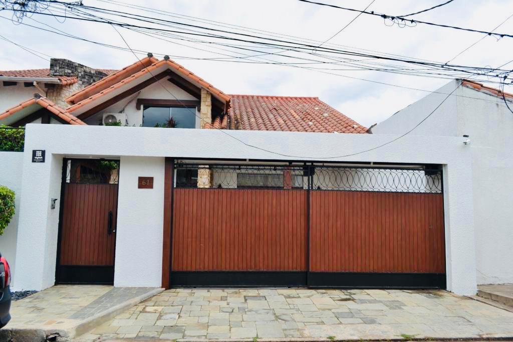 Casa en Entre 2do y 3er anillo Sur en Santa Cruz de la Sierra 3 dormitorios 4 baños 4 parqueos Foto 1