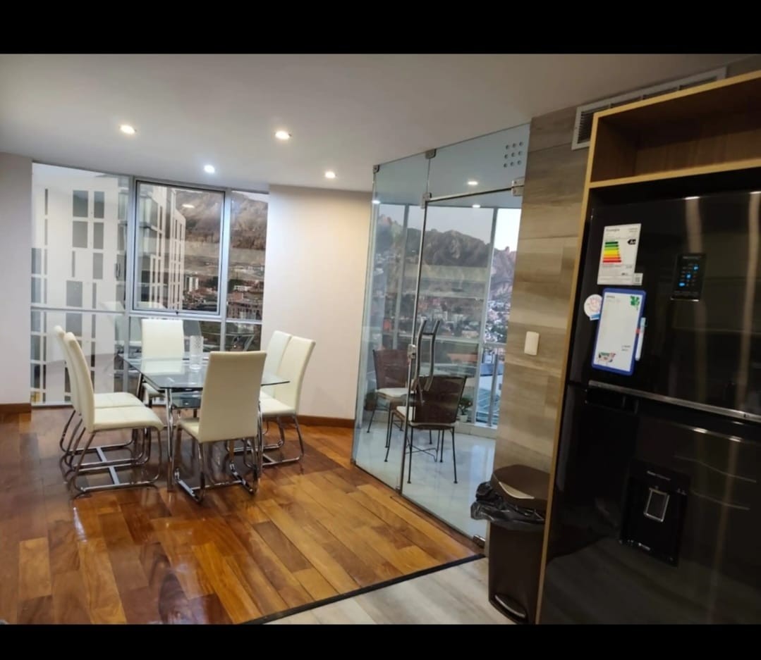 Departamento en Calacoto en La Paz 3 dormitorios 5 baños 1 parqueos Foto 3