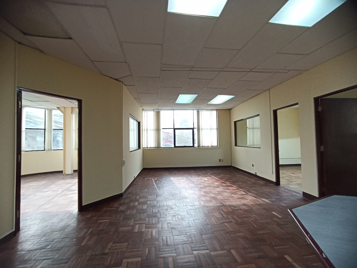 Oficina en Miraflores en La Paz 13 dormitorios 5 baños 2 parqueos Foto 20