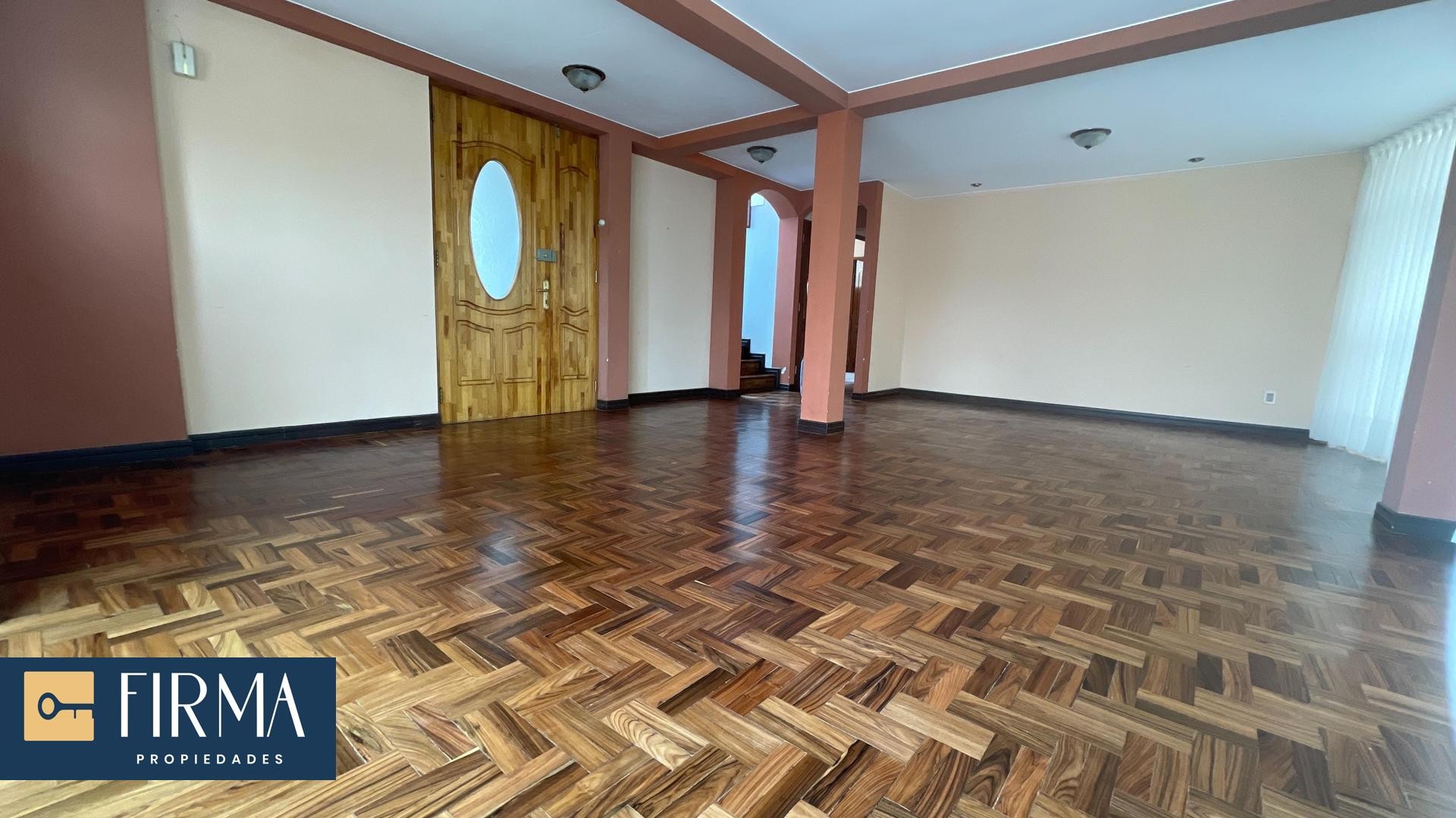 Departamento en VentaDEPARTAMENTO DUPLEX EN VENTA EN ACHUMANI BAJO CALLE 11 CON TERRAZA PRIVADA 3 dormitorios 4 baños 1 parqueos Foto 2